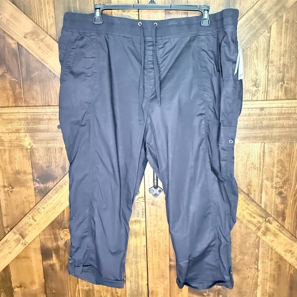 NWT Westbound Weekend Crop Mid Rise Relaxed Leg Rolled Hem Black Crop Size 24W